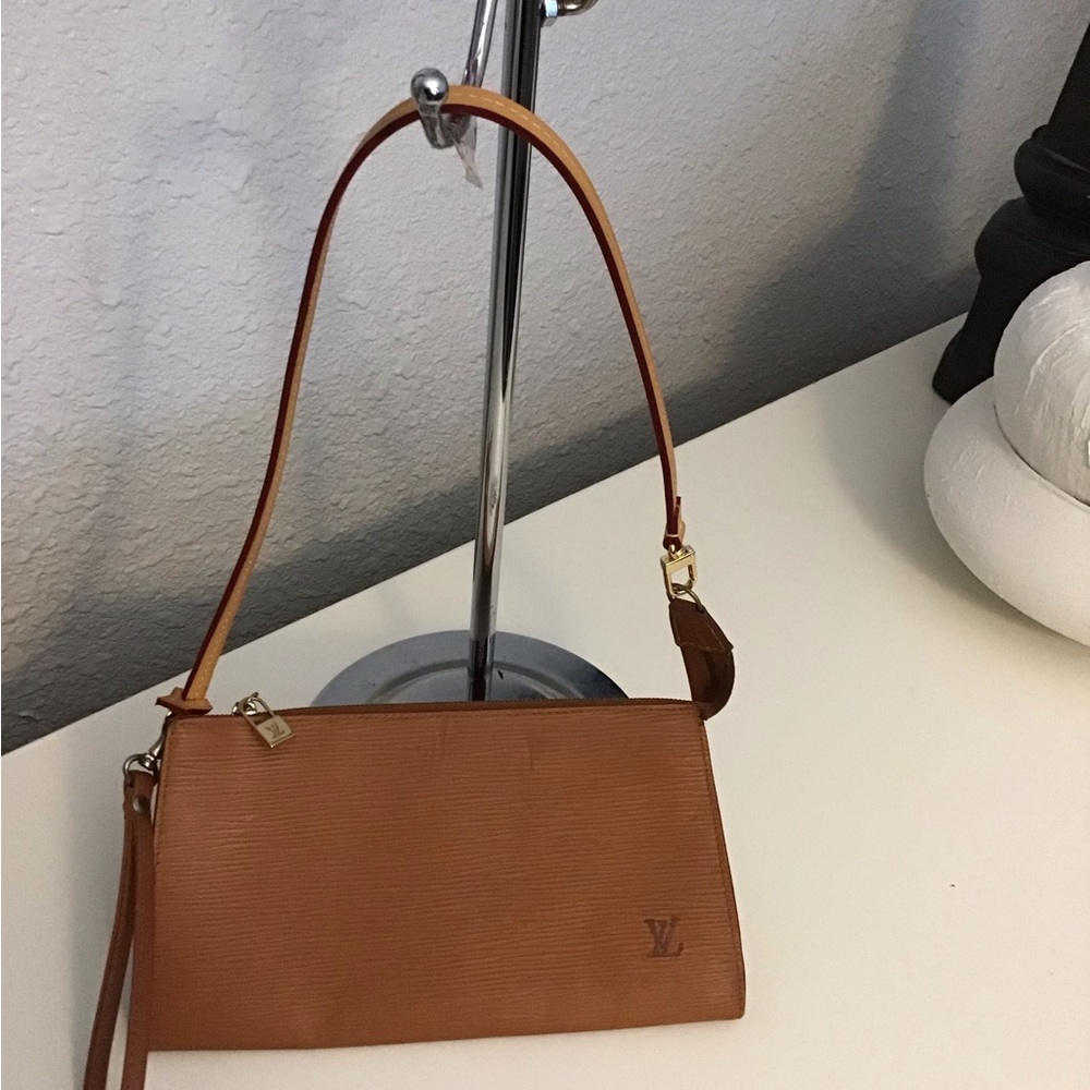Louis Vuitton Epi Accessories Pouch - Picture 7 of 9